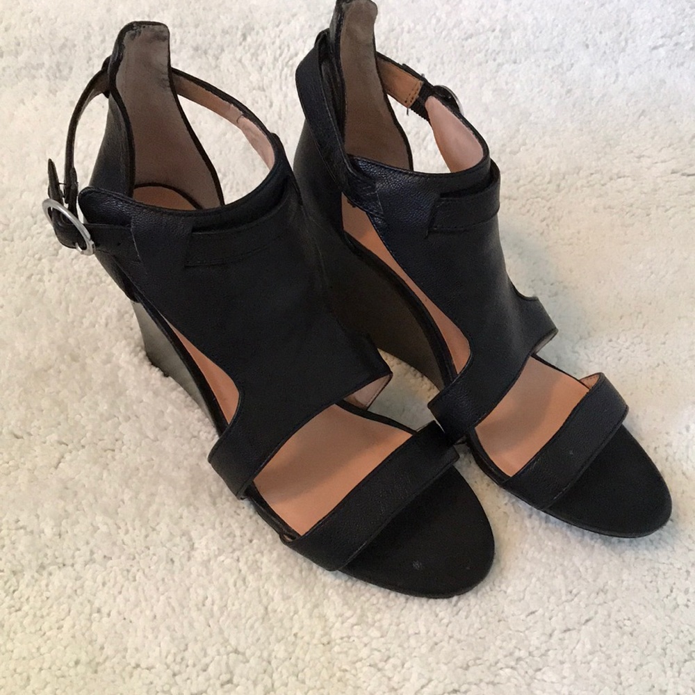 Never worn. Black BCBG wedges